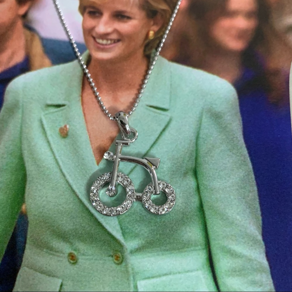 🚲 Gorgeous Bicycle Necklace (Pendant & Chain) - Picture 3 of 8